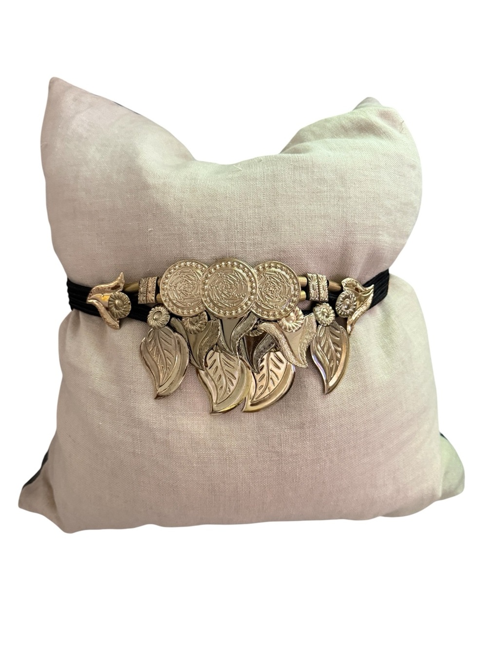 Vintage 90s Gold Tone & Black Leaf & Medallion Women’s Ornate Statement Belt 34”